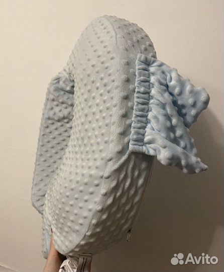 Подушка-позиционер для кормления ребенка