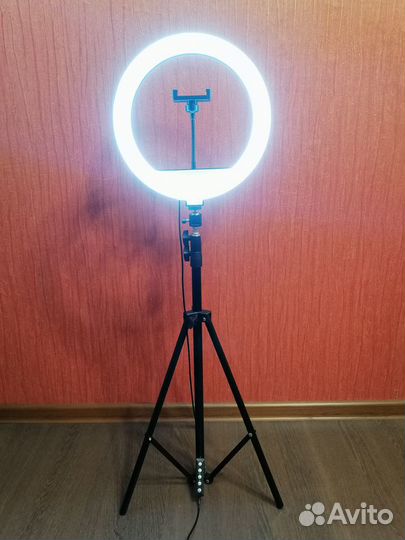 Кольцевая LED-лампа, диаметр 33см, со штативом