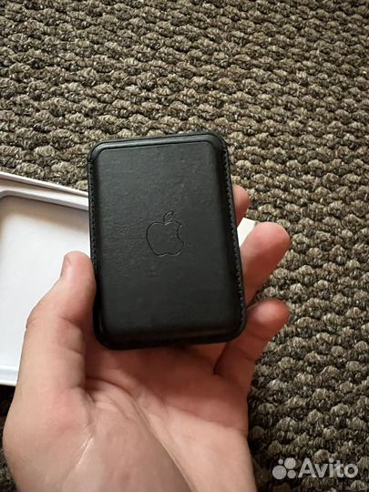 iPhone leather wallet magsafe