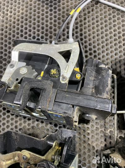 Замок двери передний задний Кайрон SsangYong Kyron