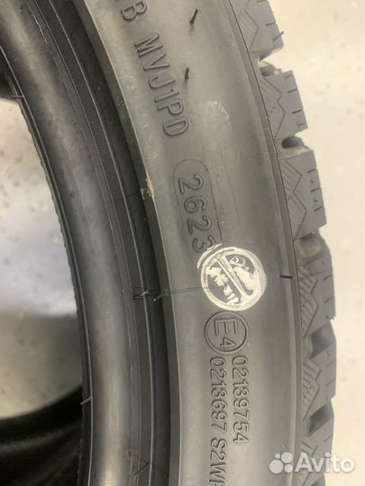 Grenlander Icedefensor Stud II 215/45 R17 91T