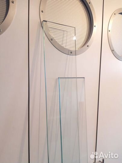 Стеклянные полированные полки