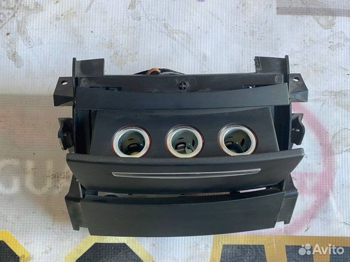 Задний прикуриватель на Ауди а8 д4 пепельница