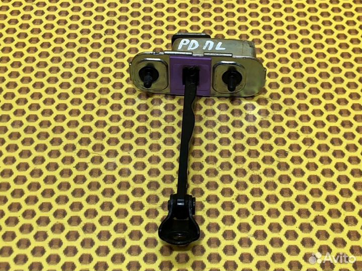 Ограничитель двери передний левый Hyundai I30 PD