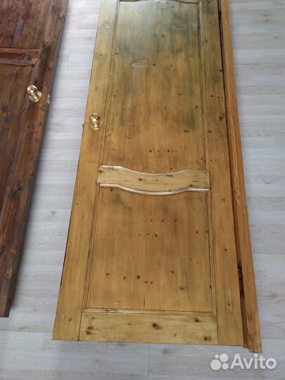 Дверь из массива