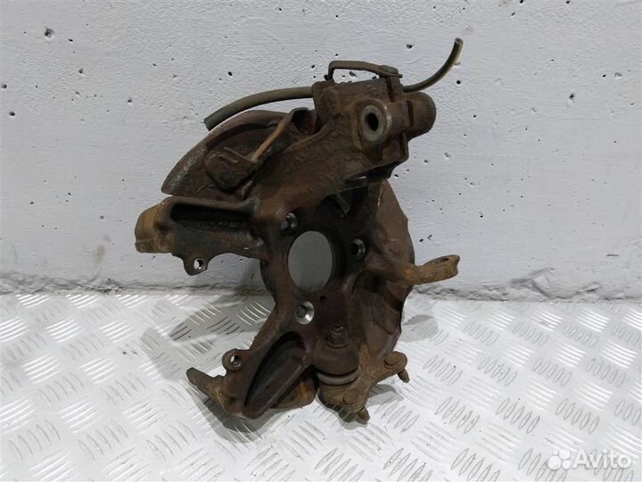 Кулак поворотный правый Skoda Octavia