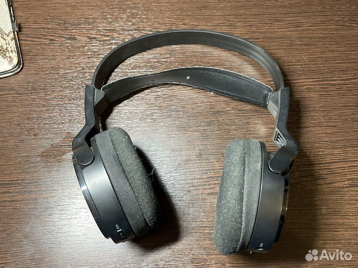 Беспроводные наушники накладные Sony