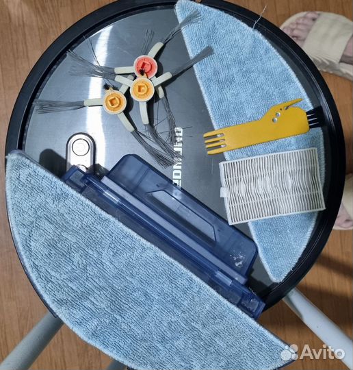 Робот пылесос моющий Redmond