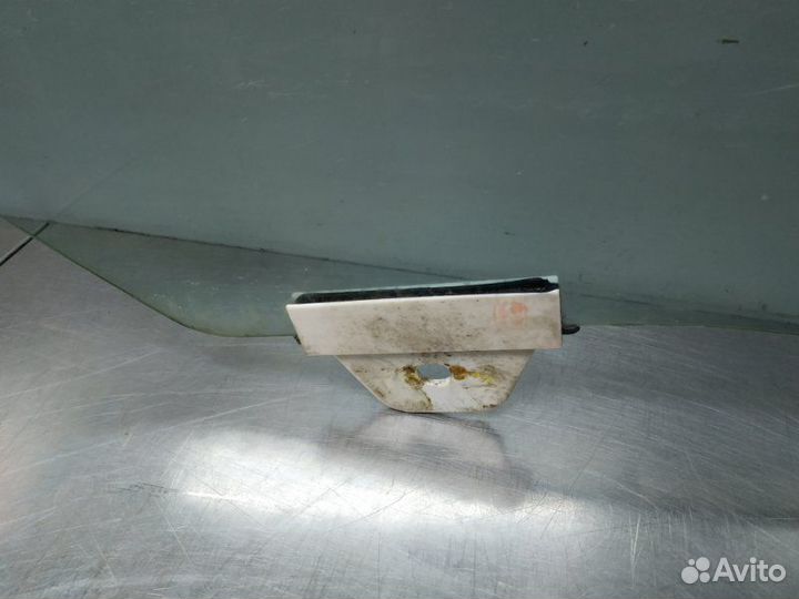 Стекло двери переднее правое Jeep Grand Cherokee