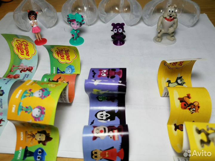 Игрушки из киндера и чупа чупс шоколадный шар