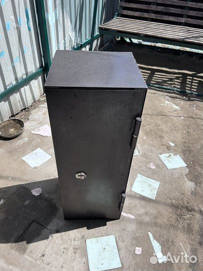 Сейф металлический