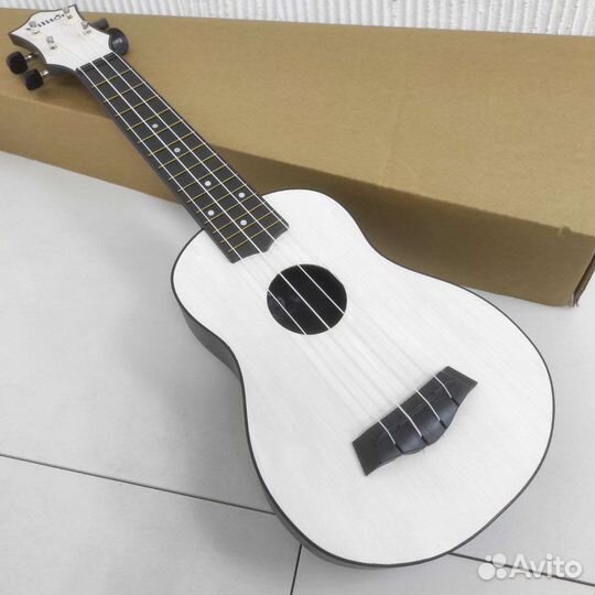 Укулеле сопрано новая белая
