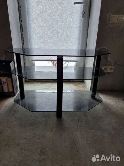 Стеклянная тумба под тв