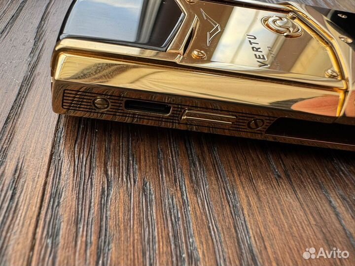 Vertu Signature Yellow Gold, 4 ГБ