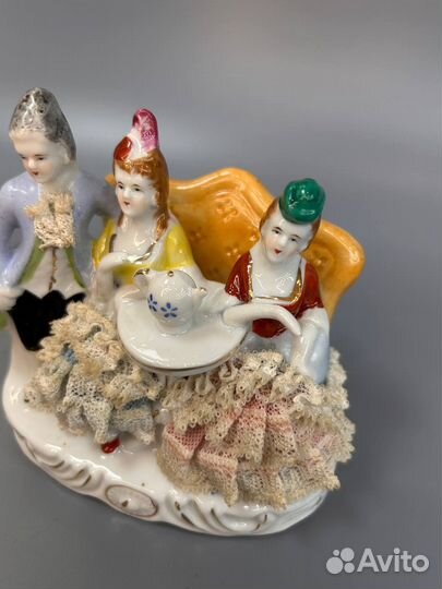 Фарфоровая статуэтка