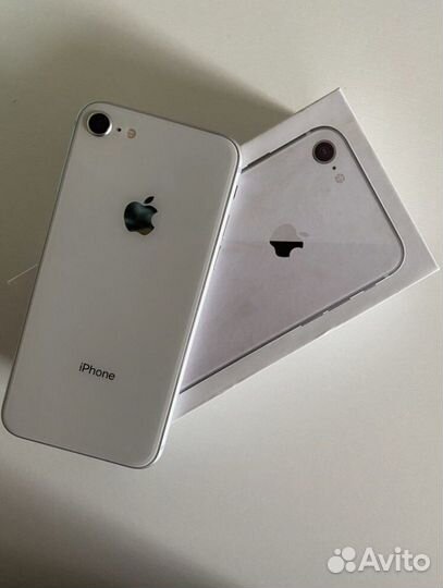 Телефон iPhone 8