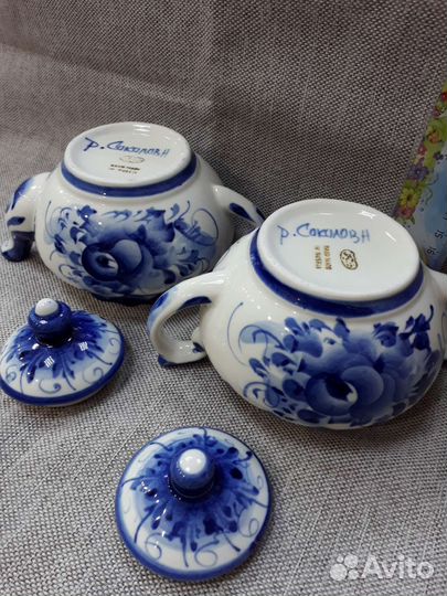 Чайник и сахарница