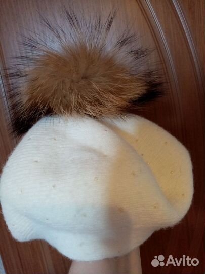 Берет женский, помпон натуральный, осень зима