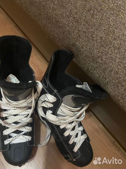 Коньки хоккейные