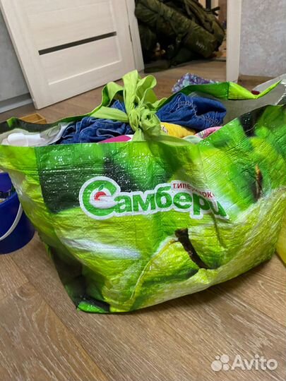 Пакет с детскими вещами