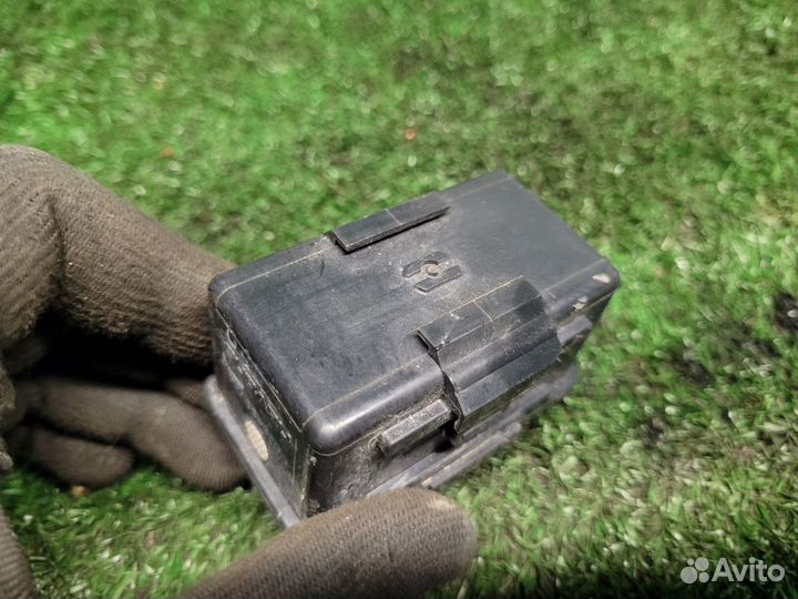 Реле стеклоочистетеля на Forester 4