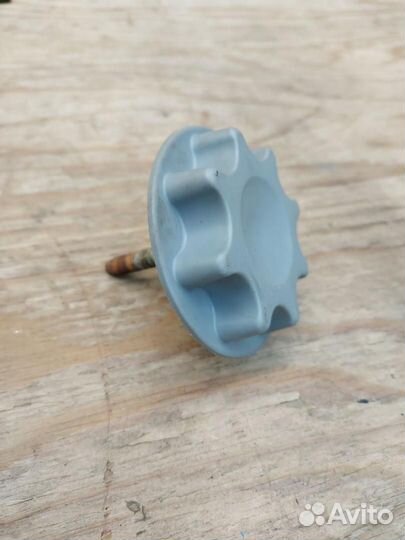 Крепление запаски Toyota Prius 2 NHW20 51931-21030