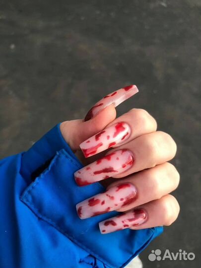 Модель на маникюр