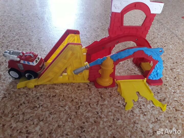 Игрушка пожарная станция