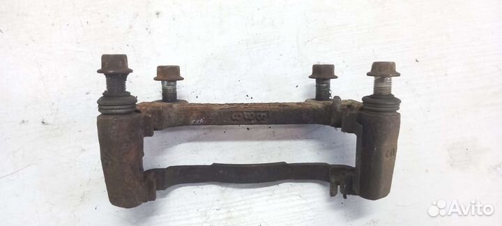 Скоба переднего суппорта Mitsubishi Lancer X