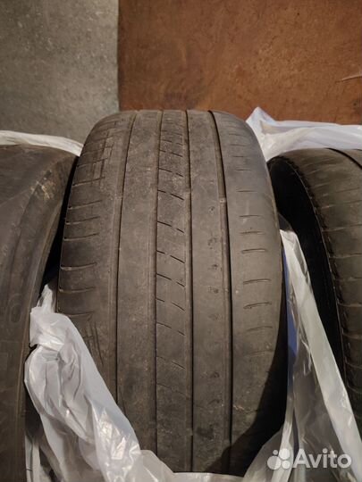 Kumho Ecsta HS51 235/45 R18