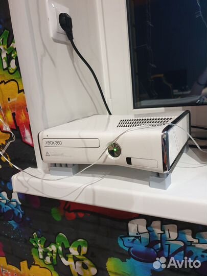 Xbox 360 Slim прошитый 3 джостика