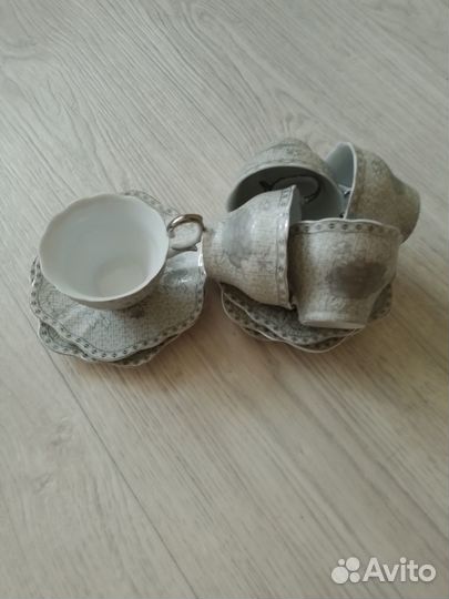 Кофейные чашки с блюдцами