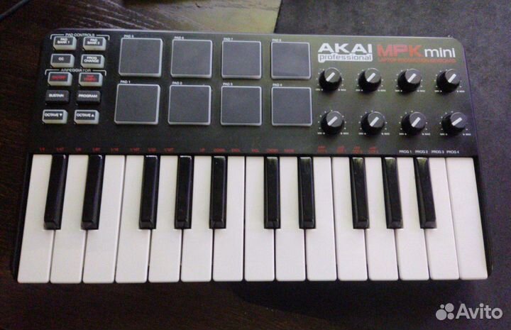 Миди контроллер akai mpc mini