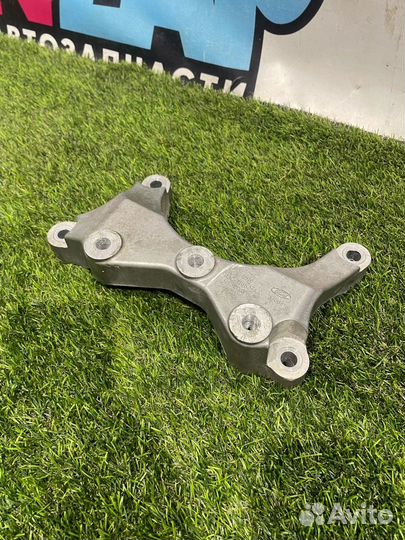 Подушка крепления кпп Ford Mustang 6 S550 рест