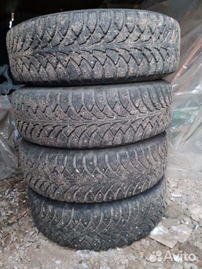 Зимняя резина+диски 4 шт от Kia Rio