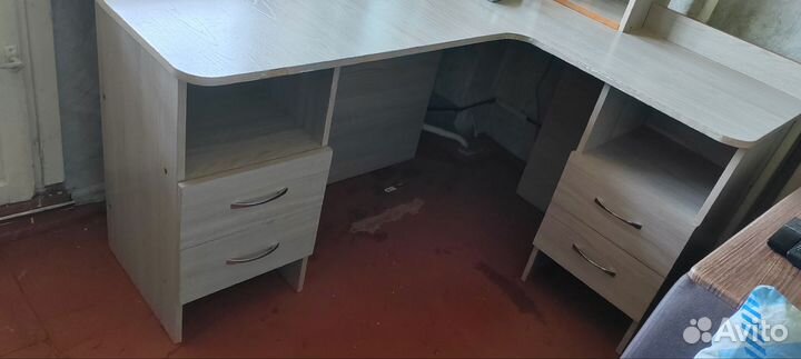 Компьютерный стол