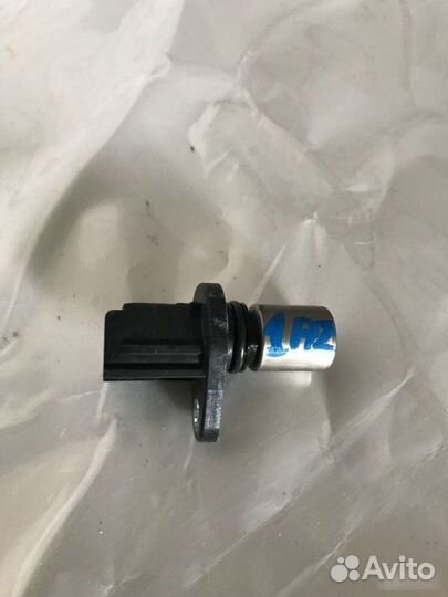Датчик положения распредвала Toyota Voxy AZR60