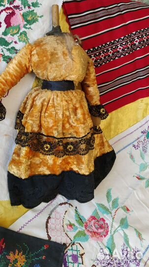 Винтаж Манекен декоративный на подставке 41 см