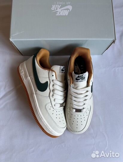 Кроссовки (разные размеры)