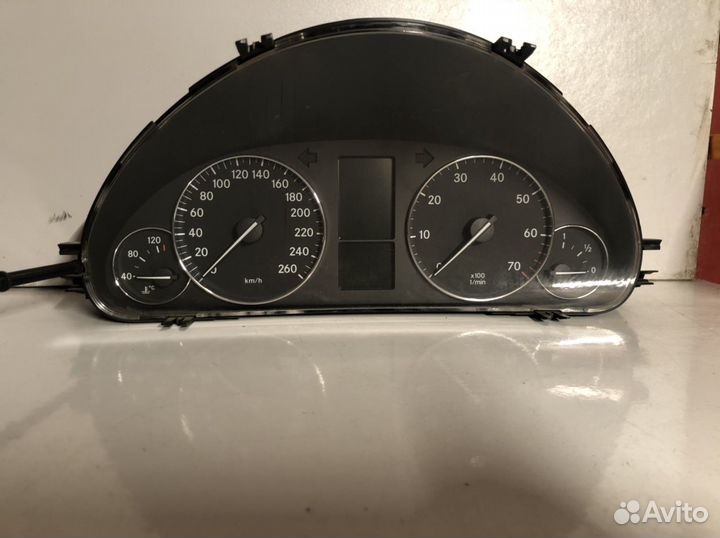 Панель приборов Mercedes-Benz C-class 2006 (a20354