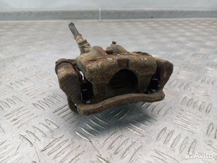 Суппорт задний левый Toyota Corolla 9 E120. E130