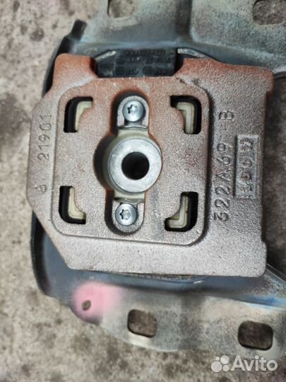 Подушка кпп Ford Focus 3