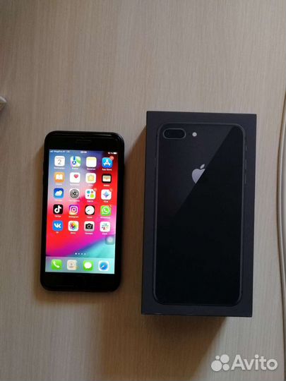 iPhone 8 Plus, 64 ГБ