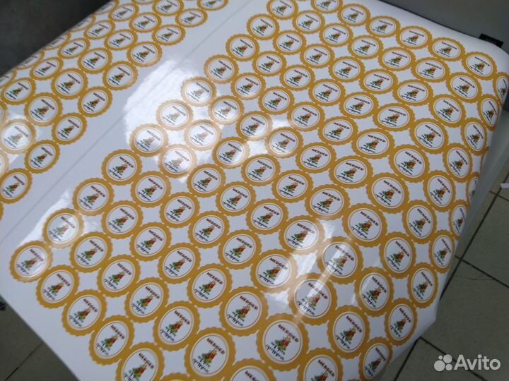 Печать на самоклеющейся пленке