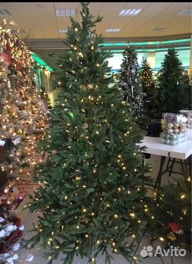 Ель с LED гирляндой