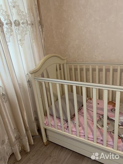 Детская кроватка Pali с маятником и ящиком