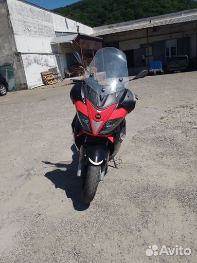 Aprilia SR-maks 125