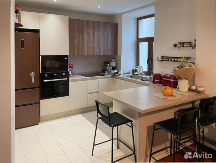 Кухня на заказ под потолок