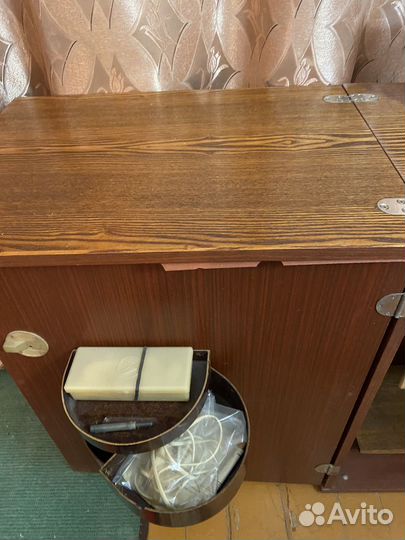 Швейная машина с электроприводом Подольск 142