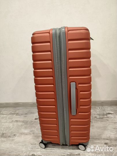 Чемодан на колесах samsonite